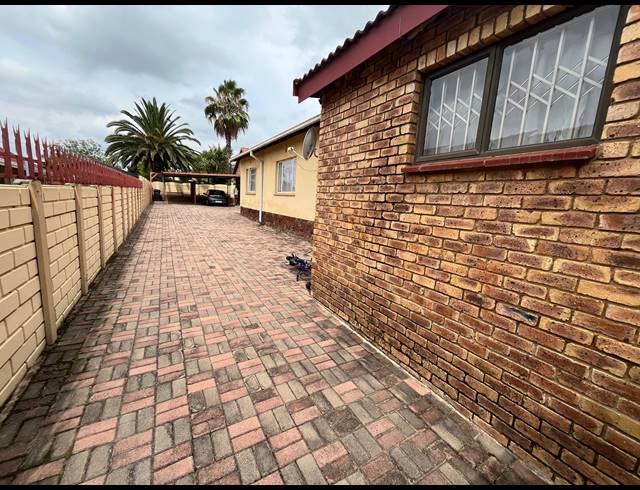 4 BEDROOM FREESTANDING FOR SALE IN BIRCHLEIGH NORTH